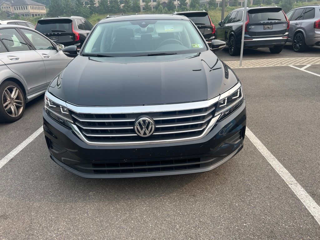 Deep Black Pearl 2022 Volkswagen Passat Sedan Front-Wheel Drive 6-Speed Automatic