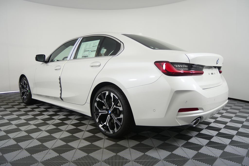 Thumbnail: 2026 BMW 3 Series - 5