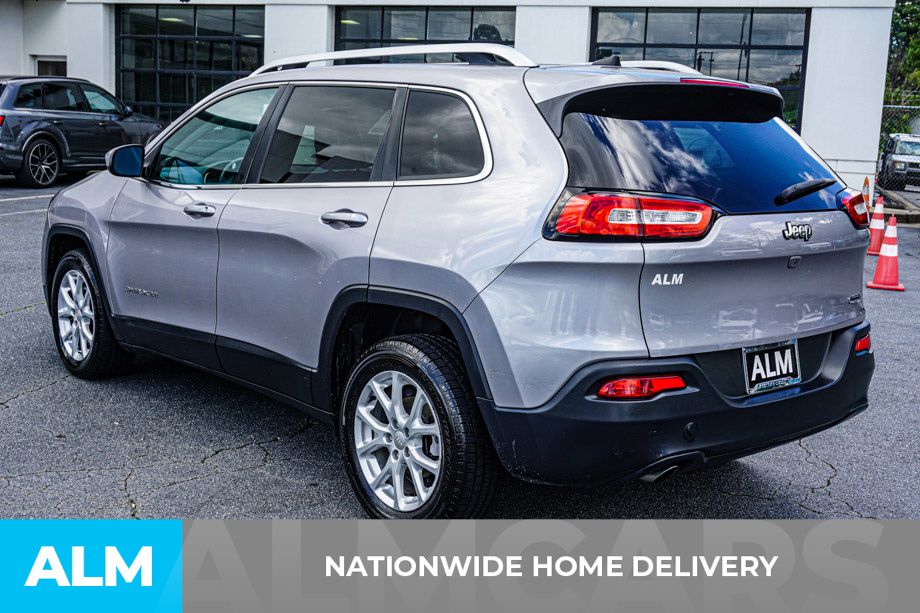 2017 Jeep Cherokee Latitude photo 2