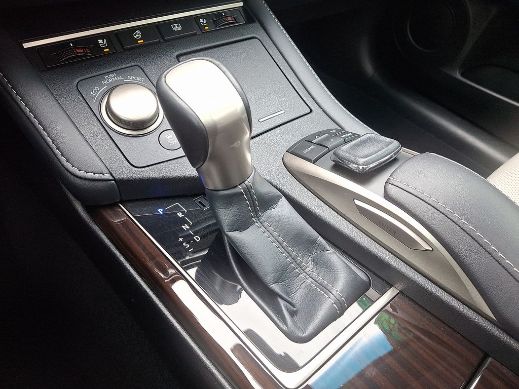 Thumbnail: 2018 Lexus ES - 16