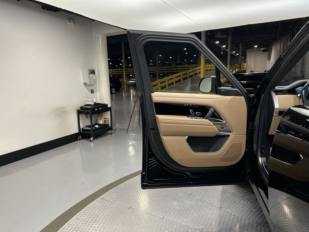 Thumbnail: 2023 Land Rover Range Rover - 12