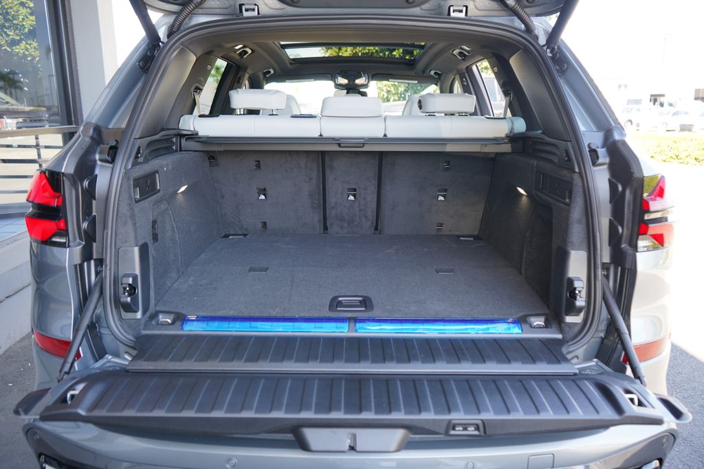 Thumbnail: 2026 BMW X5 - 21