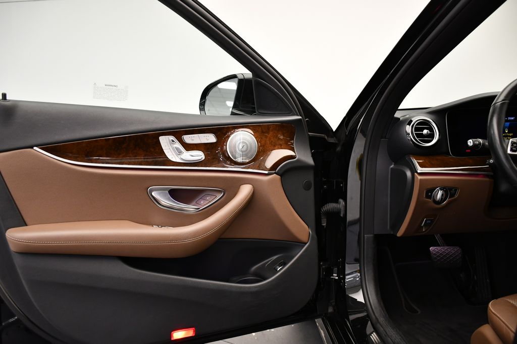 Thumbnail: 2022 Mercedes-Benz E-Class - 32