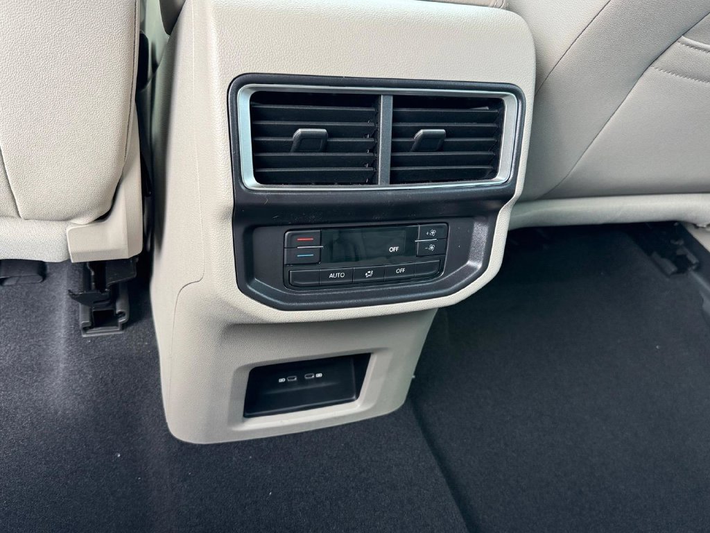 New 2026 Opal White Pearl Volkswagen SE image 9