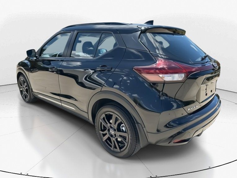 2023 Super Black Nissan Kicks SR FWD SUV