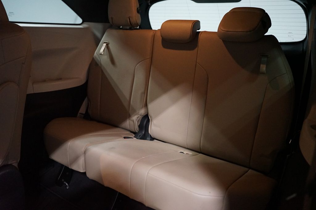 Thumbnail: 2022 Toyota Sienna - 15