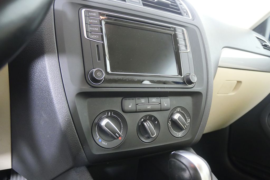 Thumbnail: 2017 Volkswagen Jetta - 23