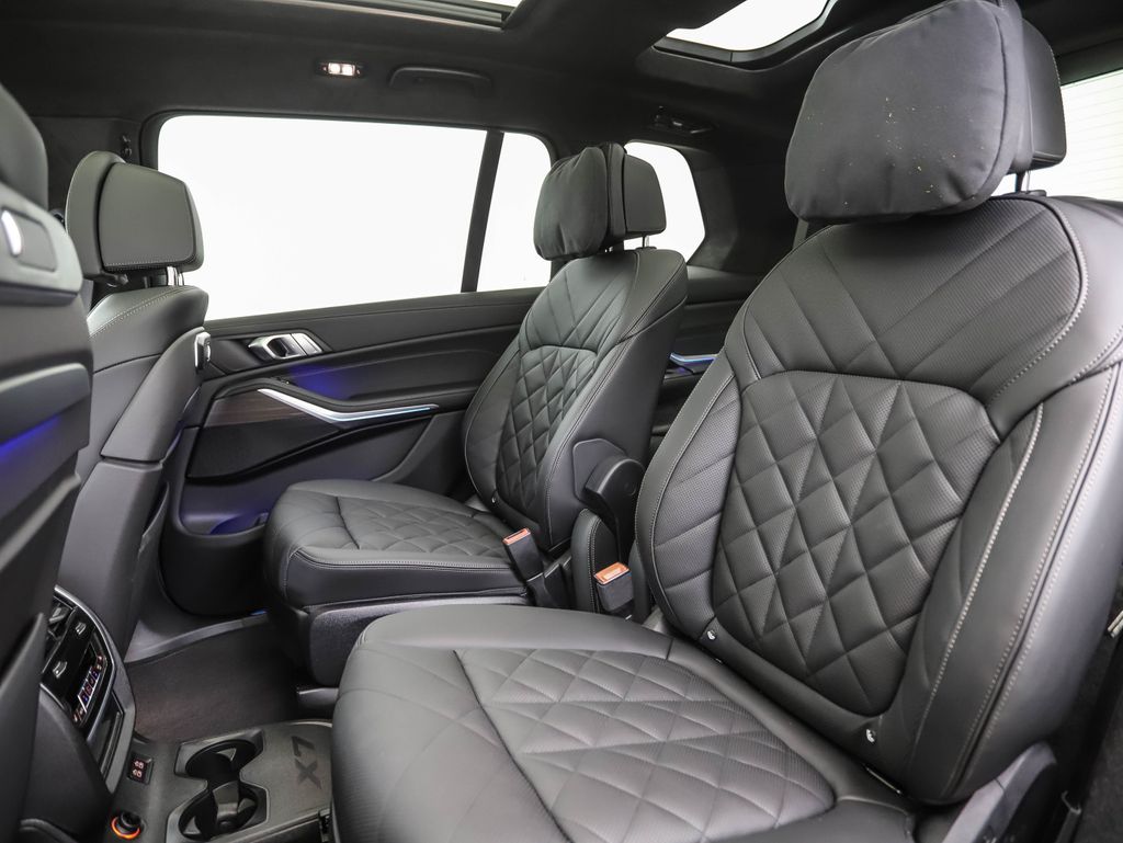 Thumbnail: 2026 BMW X7 - 22