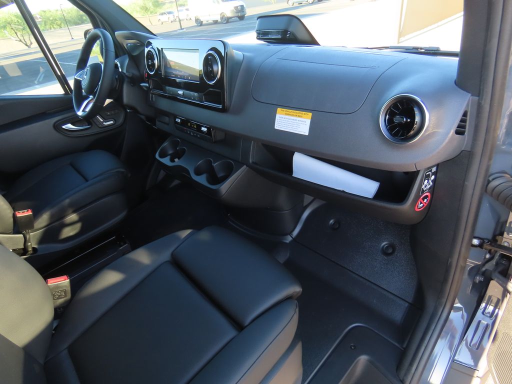 Thumbnail: 2025 Mercedes-Benz Sprinter - 19