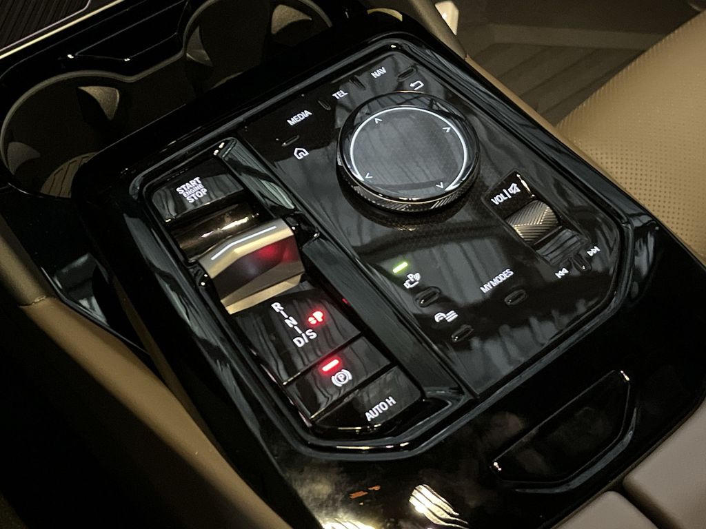 Thumbnail: 2025 BMW 5 Series - 20