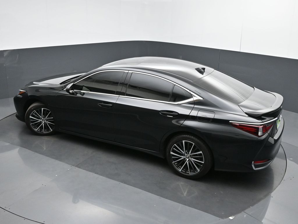 2024 Lexus ES 300h Base