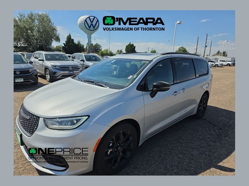 Silver Mist Clearcoat 2026 Chrysler Pacifica Minivan Front-Wheel Drive 9-Speed Automatic