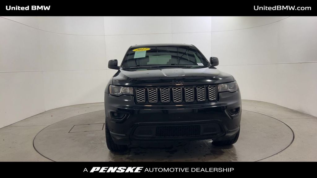 Thumbnail: 2017 Jeep Grand Cherokee - 3