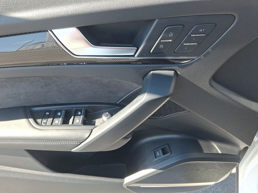 Thumbnail: 2023 Audi SQ5 - 12