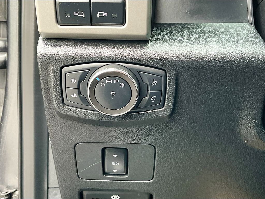 Used 2020 Gray Ford Lariat image 10