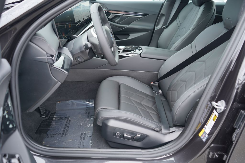 Thumbnail: 2026 BMW i5 - 11