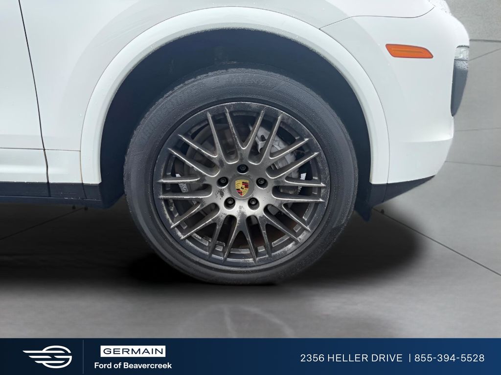 Used 2017 White Porsche Base image 29