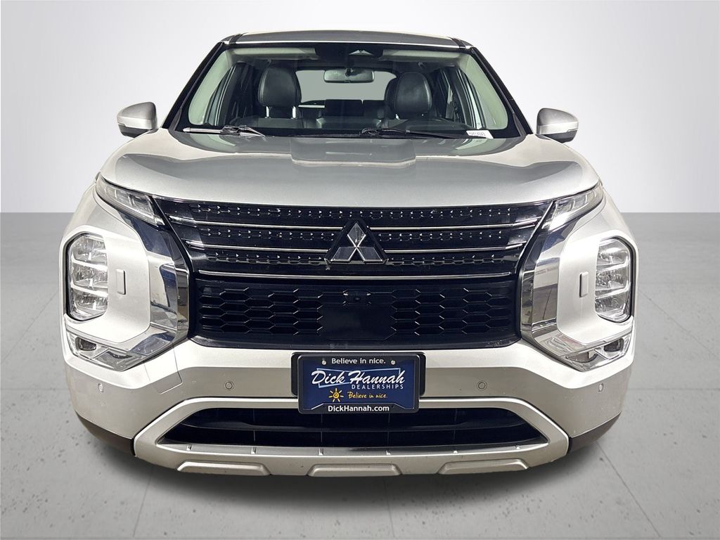 2023 Mitsubishi Outlander SE