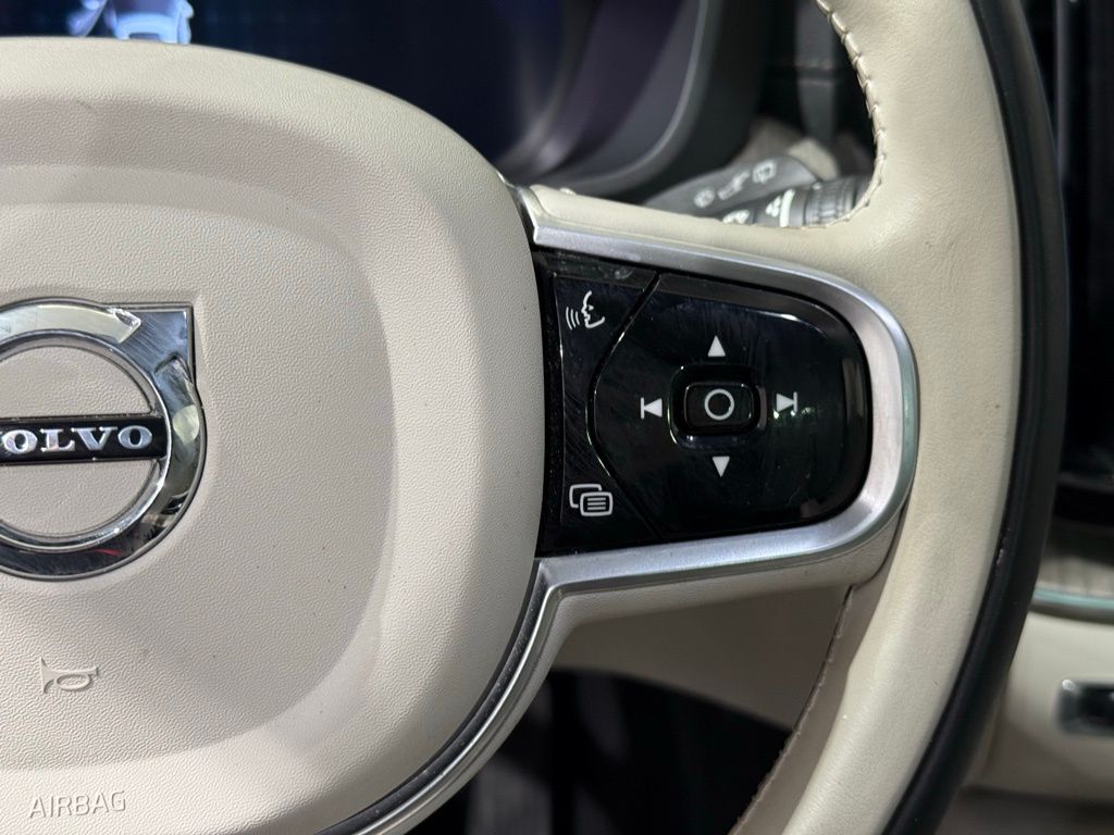 Thumbnail: 2022 Volvo XC60 - 26