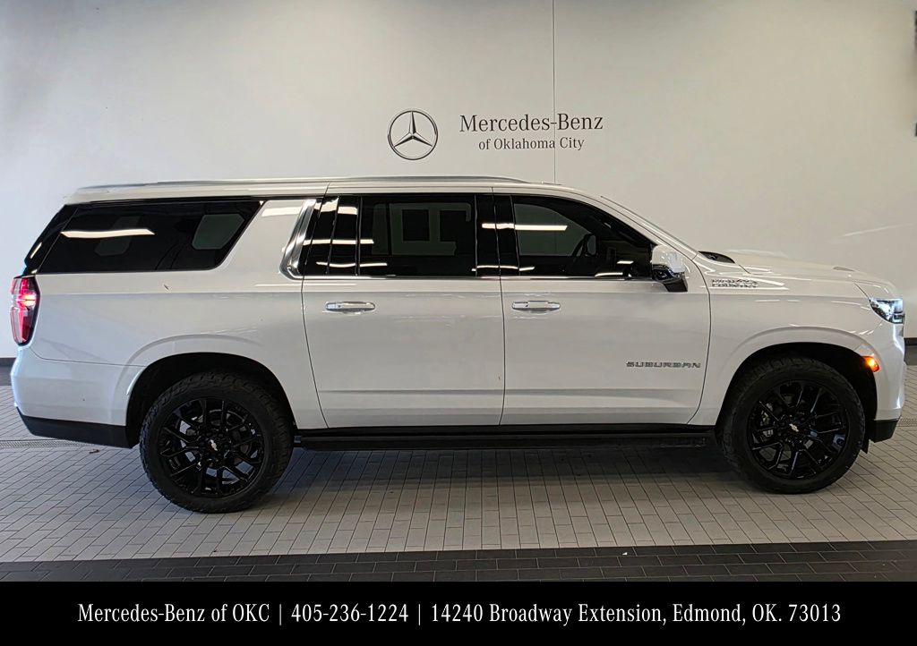 2023 Chevrolet Suburban High Country photo 3