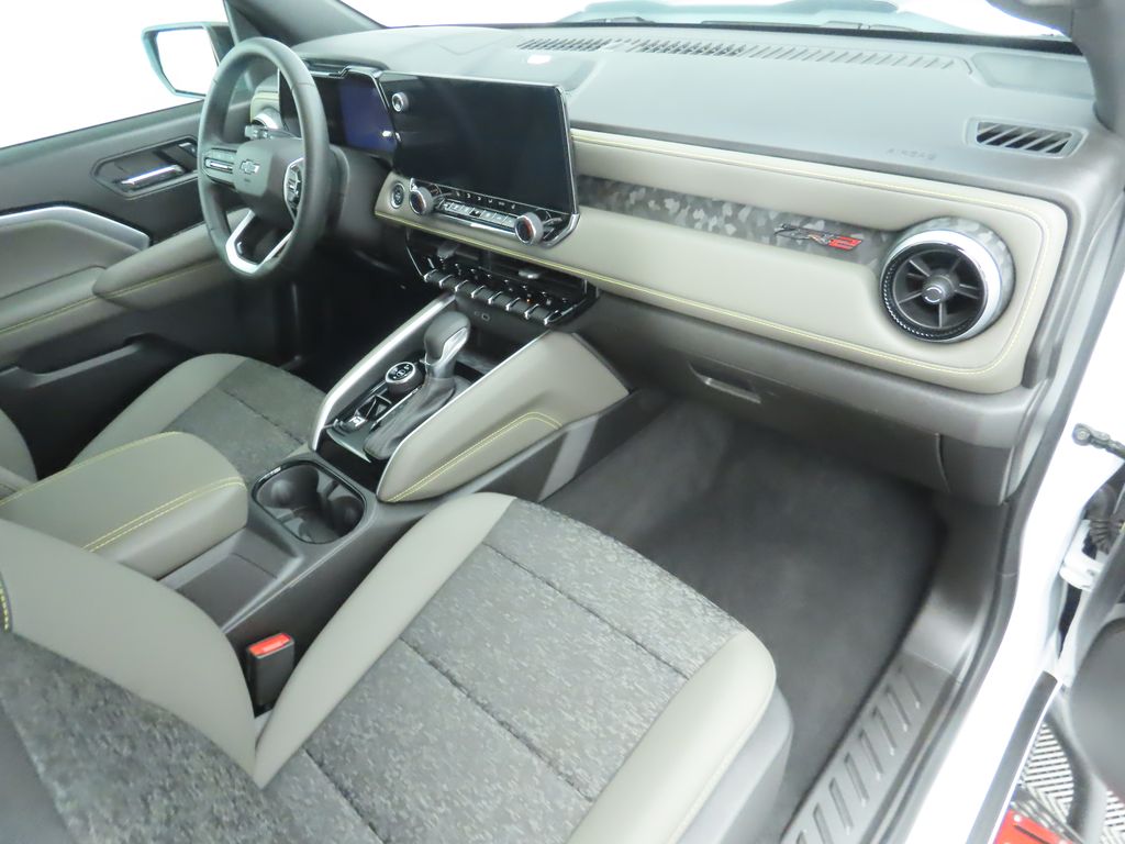 Thumbnail: 2024 Chevrolet Colorado - 17