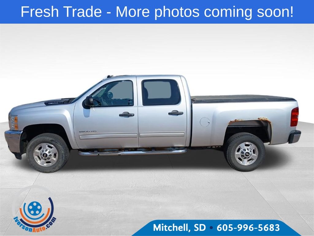 Silver Ice Metallic 2014 Chevrolet Silverado 2500HD Pickup Truck Four-Wheel Drive 6-Speed Automatic Overdrive
