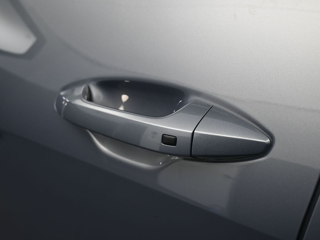 Used 2025 Everlasting Silver Kia EX image 36