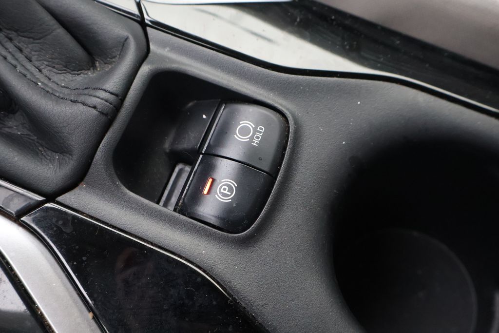 Thumbnail: 2021 Toyota Corolla - 27