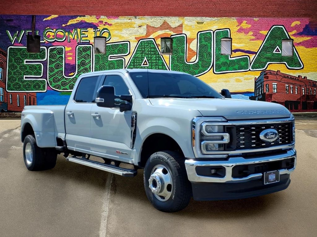 Ford Super Duty F-350 DRW Lariat