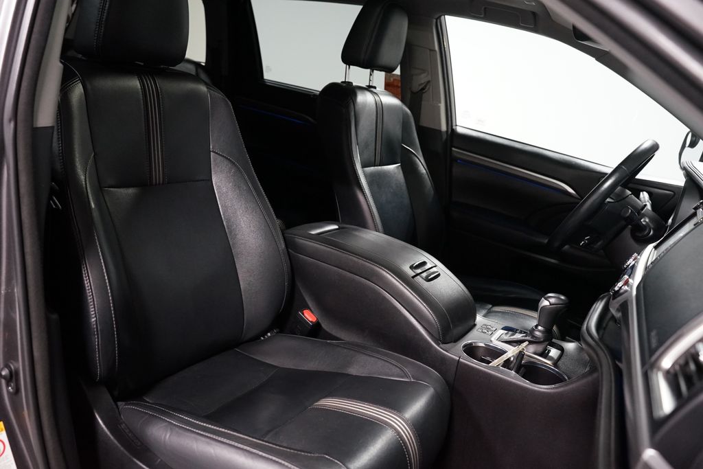 Thumbnail: 2018 Toyota Highlander - 27
