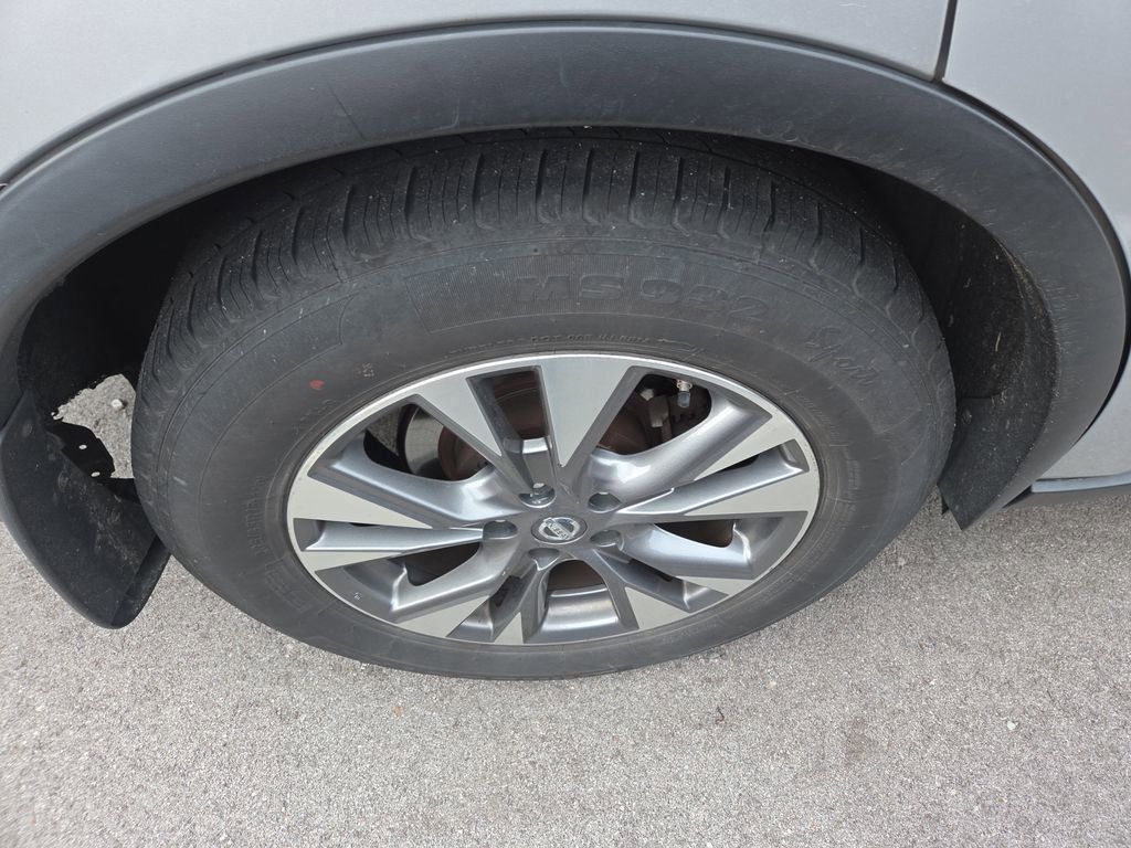 View vehicle photo 3