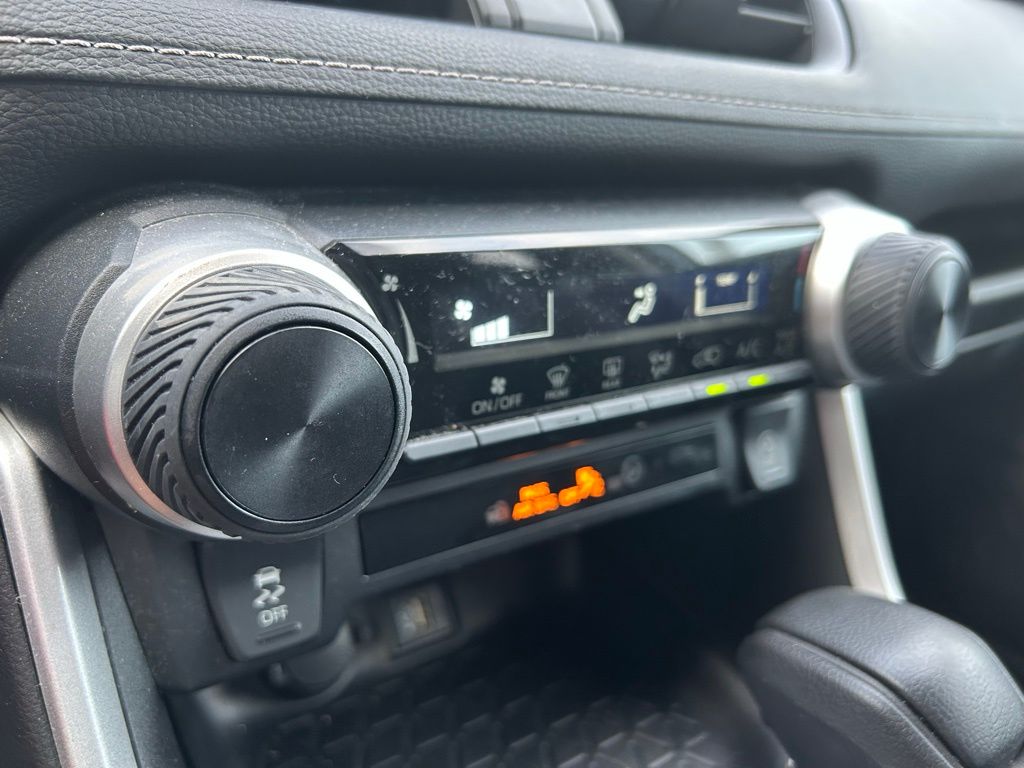 2024 Toyota RAV4 LE 19