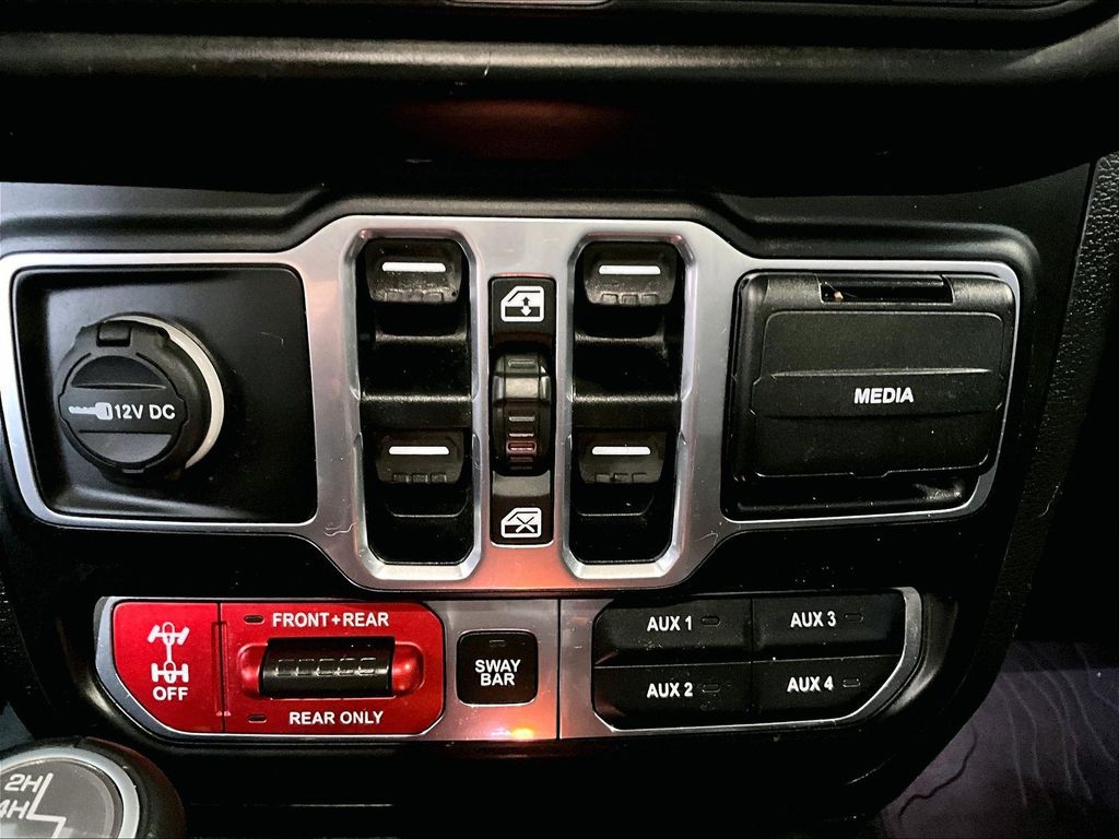 2020 Jeep Wrangler — photo 27
