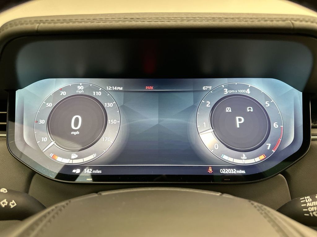 2023 Land Rover Range Rover SE 21