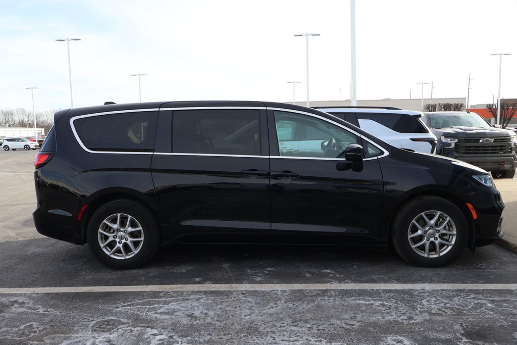 Thumbnail: 2024 Chrysler Pacifica - 7