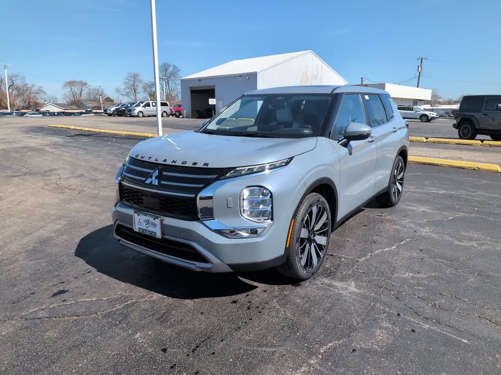 New 2026  Mitsubishi SE image 2