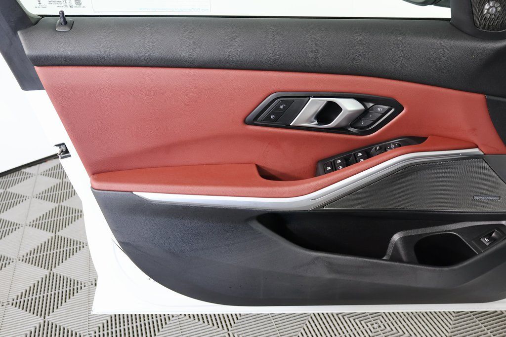 Thumbnail: 2025 BMW 3 Series - 12