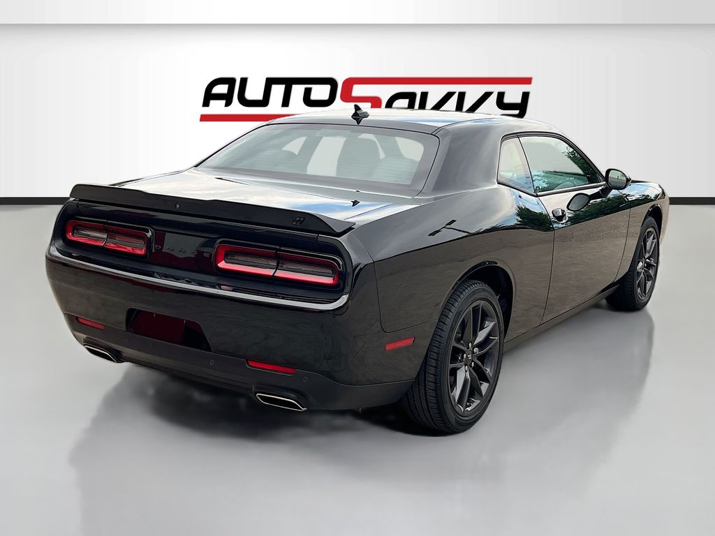 Used 2022 Black Dodge SXT image 7