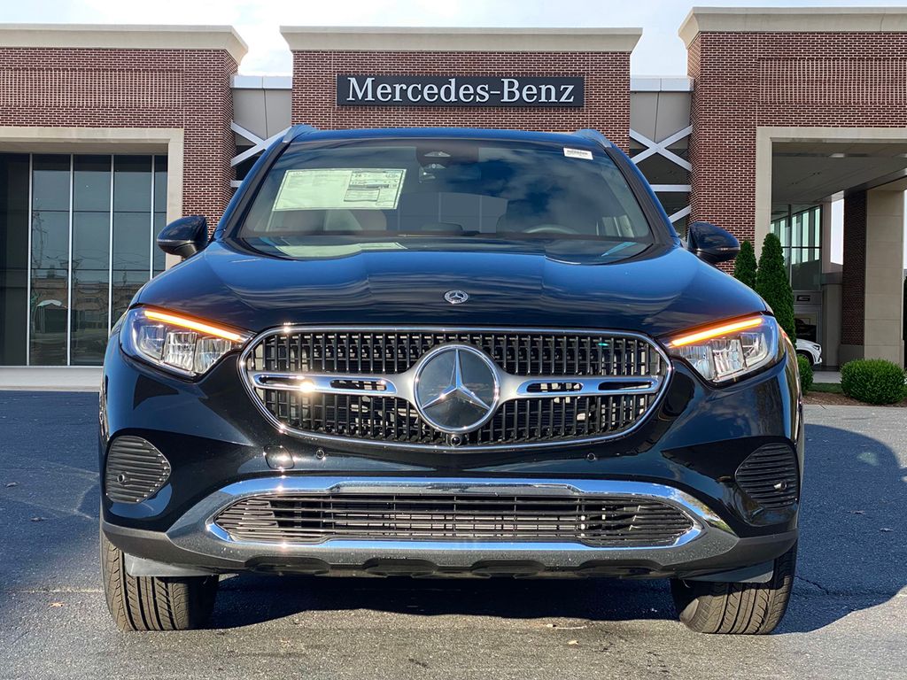 2025 Mercedes-Benz GLC 300 2