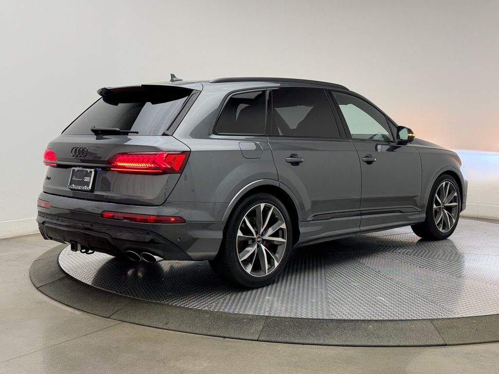Thumbnail: 2023 Audi SQ7 - 10