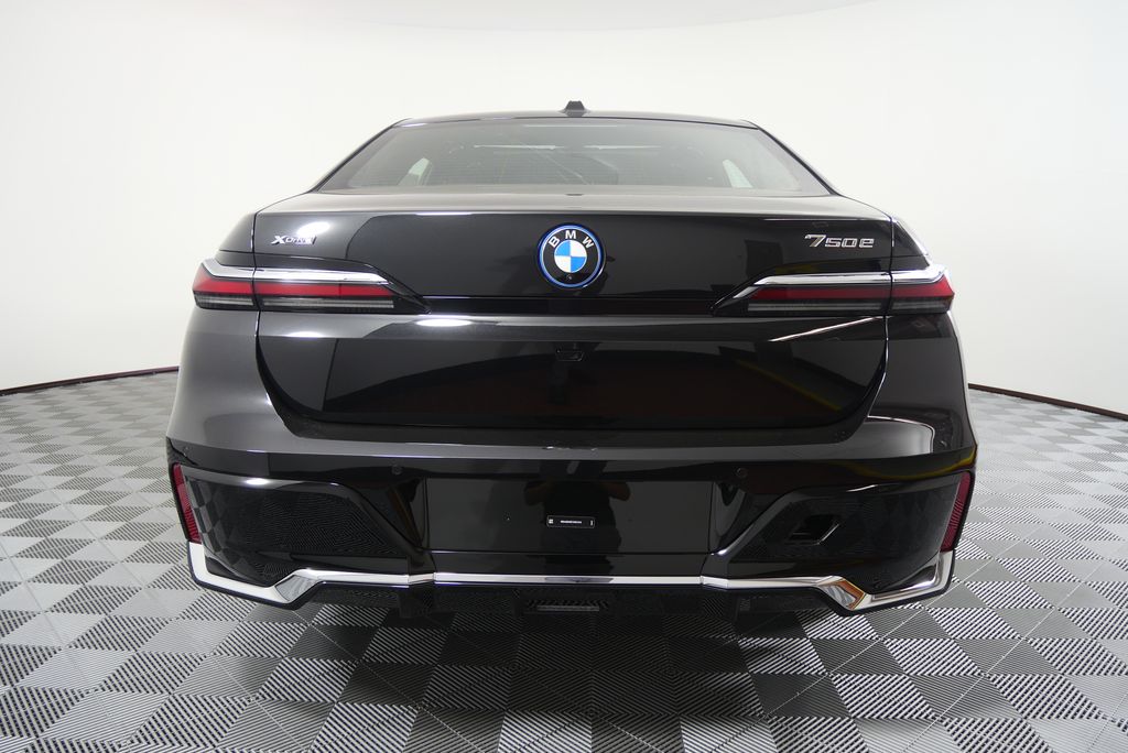 Thumbnail: 2026 BMW 7 Series - 4