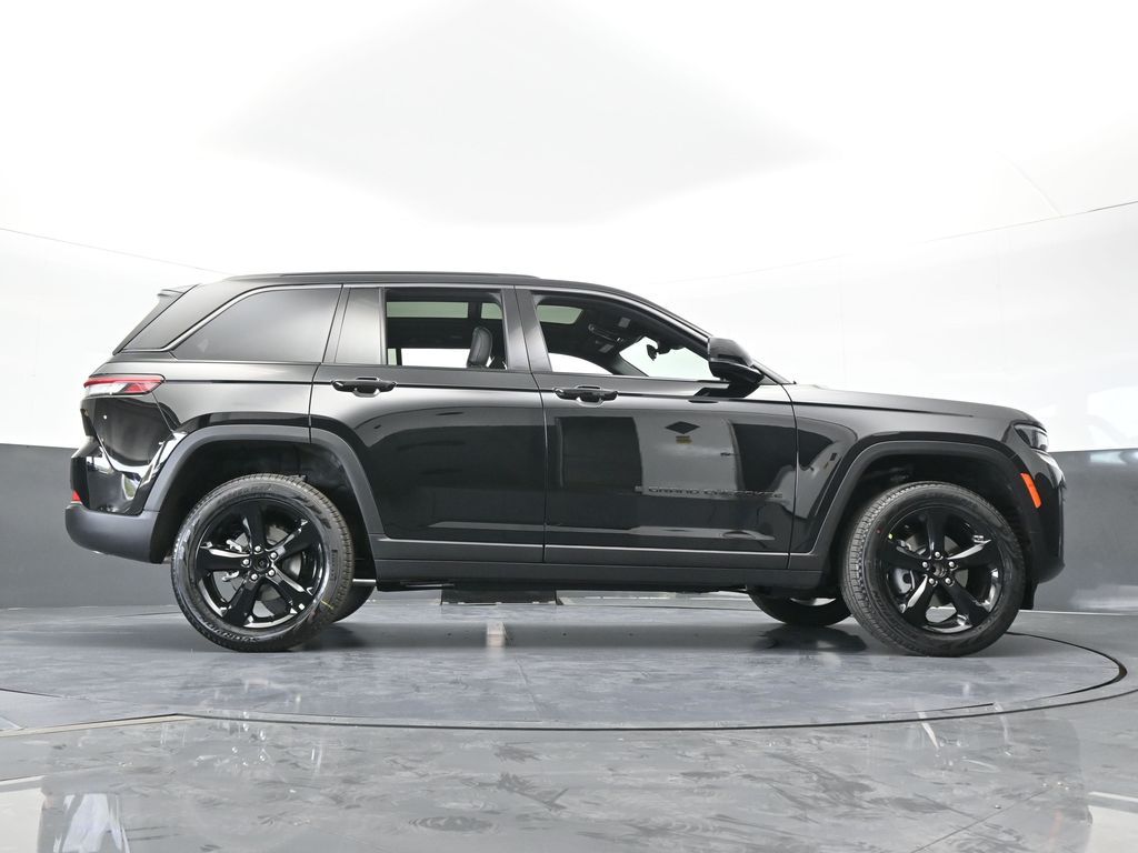 New 2026 Diamond Black Crystal Pearlcoat Jeep Limited image 57