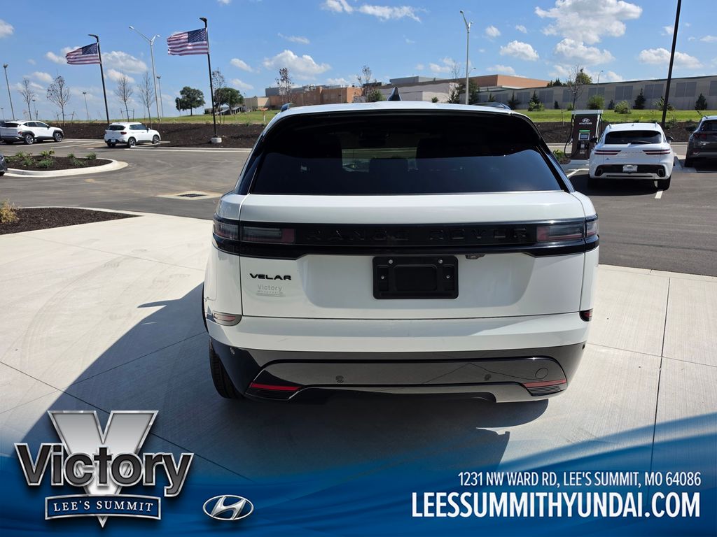 Used 2025  Land Rover Dynamic SE image 4