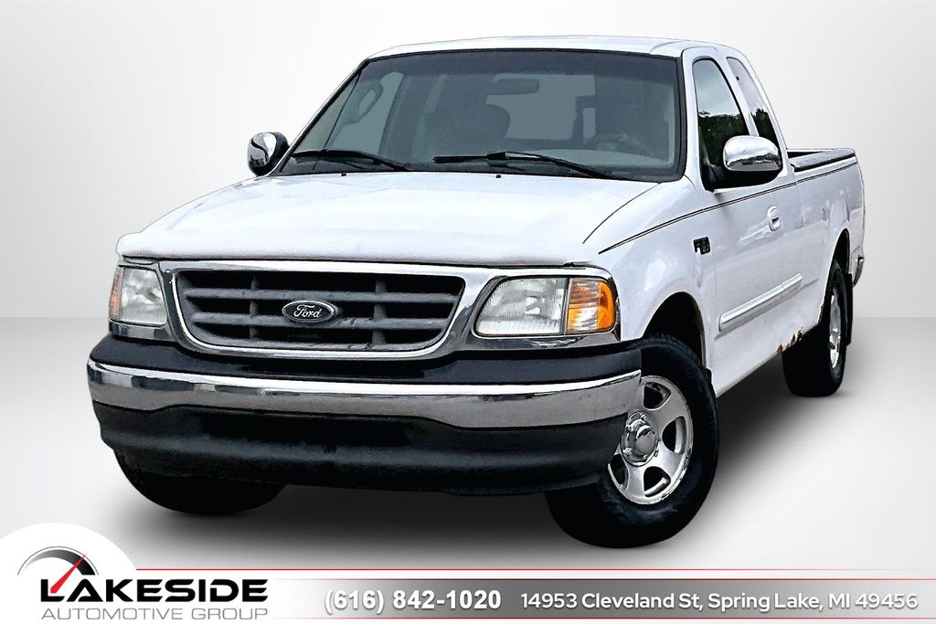 Oxford White Clearcoat 2002 Ford F-150 XL SuperCab SB Pickup Truck Rear-Wheel Drive 5-Speed Manual Overdrive