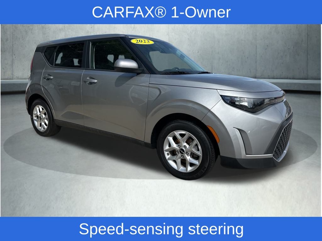 2023 Kia Soul LX photo 3