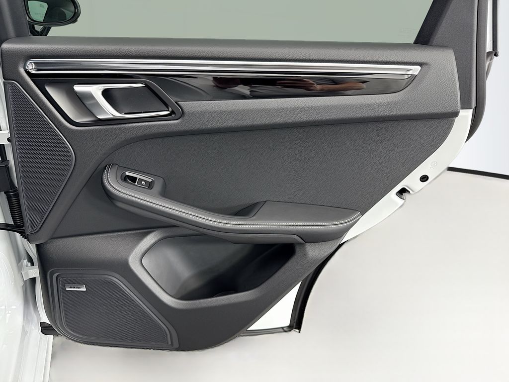 Thumbnail: 2026 Porsche Macan - 28