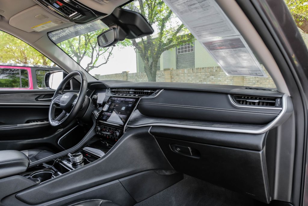 used 2022 Jeep Grand Cherokee car, priced at $28,000