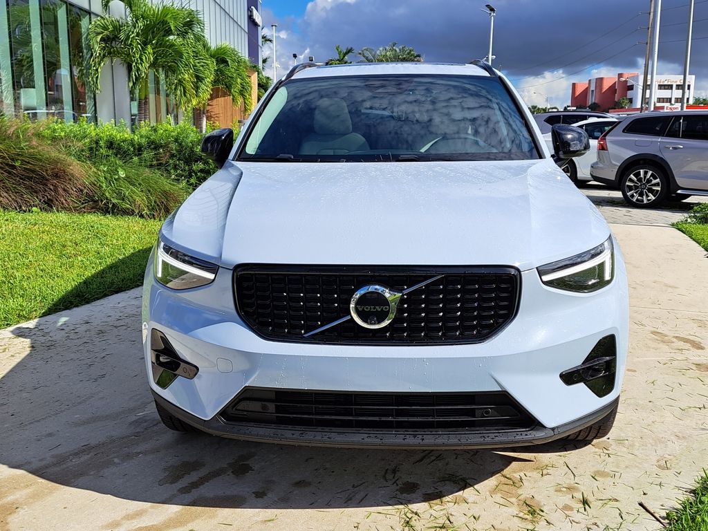 2026 Volvo XC40 Plus - Photo 2