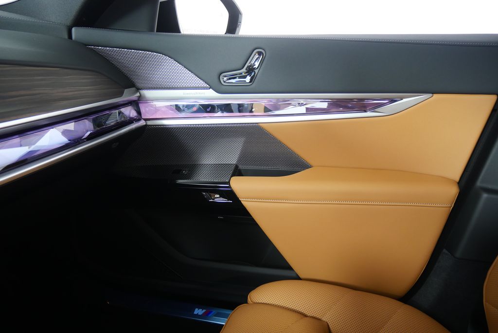 Thumbnail: 2025 BMW 7 Series - 25