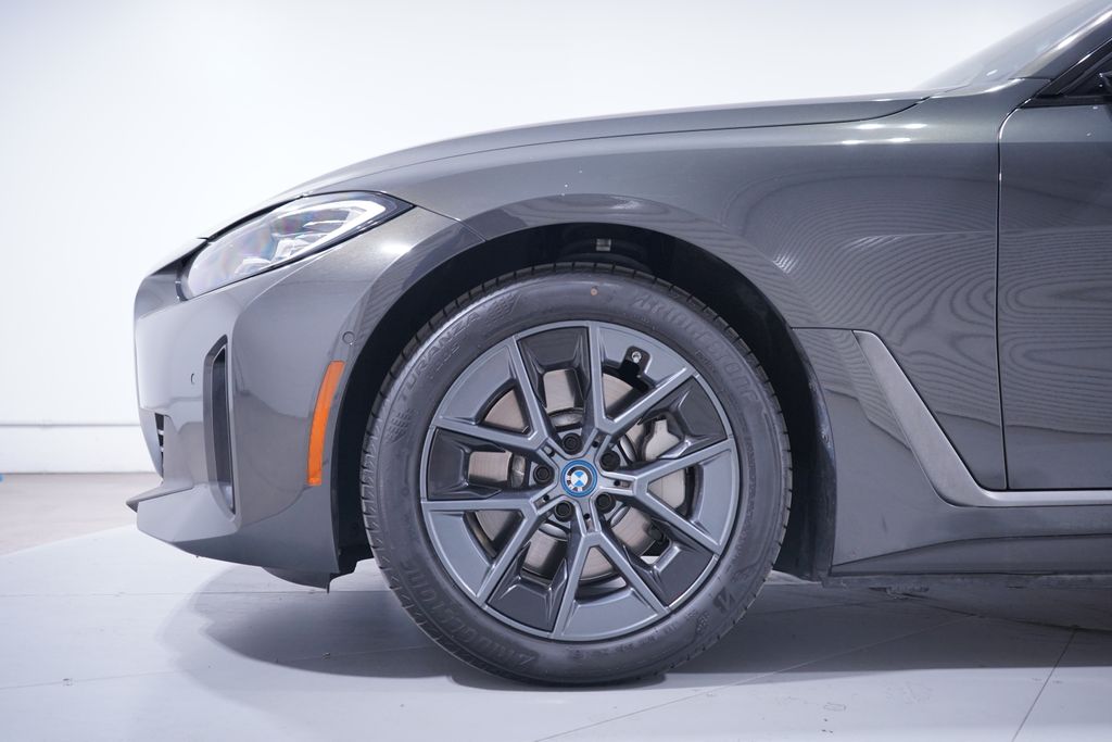 Thumbnail: 2023 BMW i4 - 2